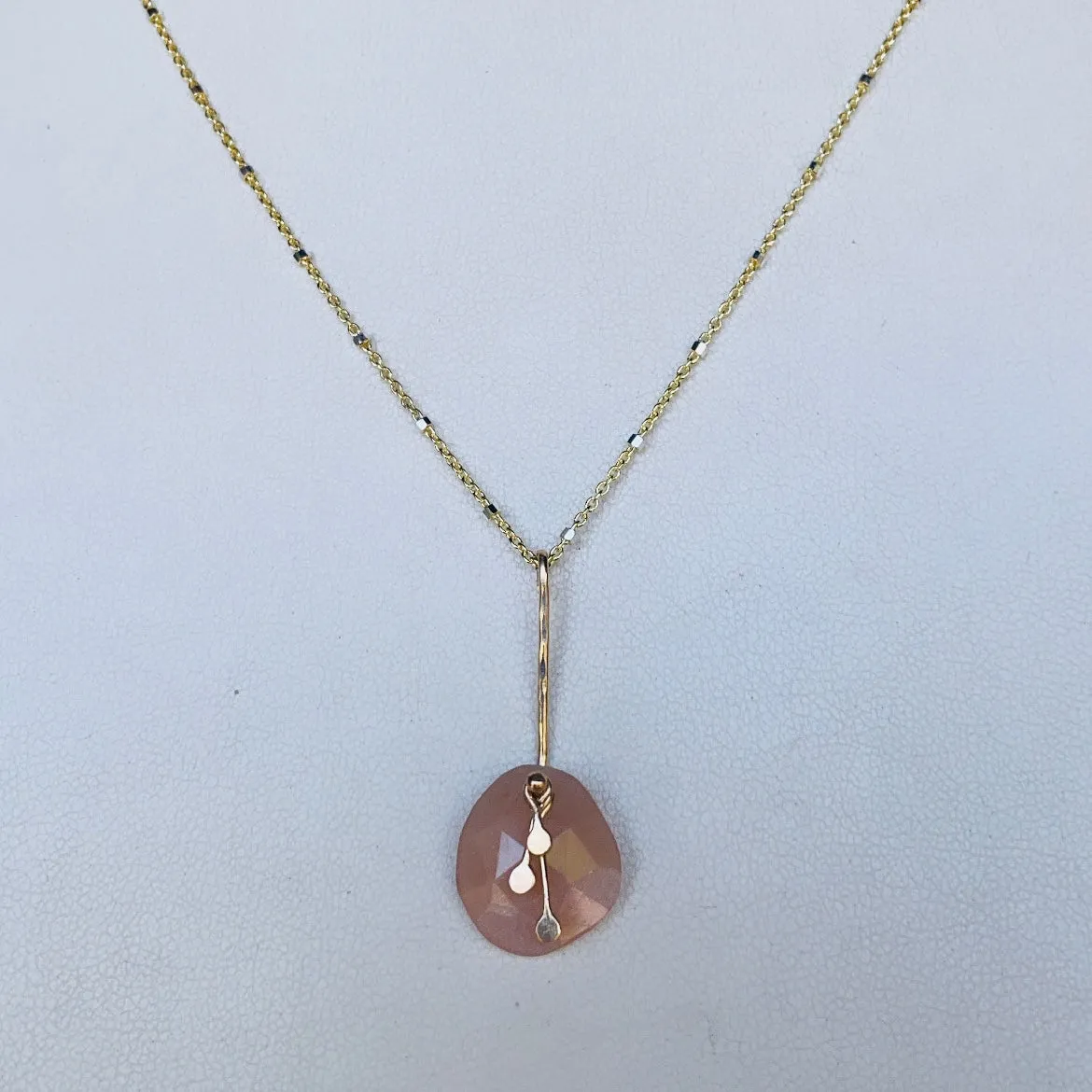 Pendulum Dots peach moonstone necklace