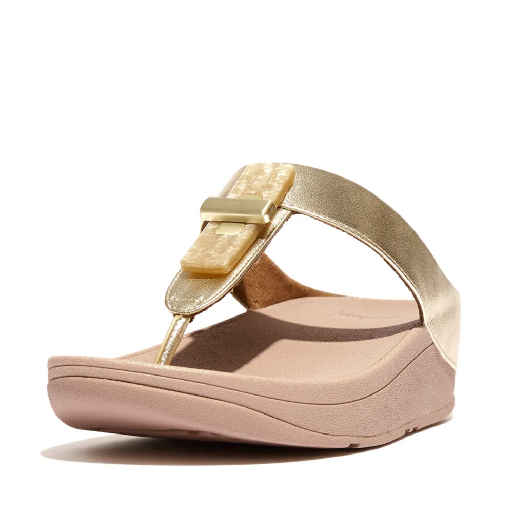 รองเท้าแตะแบบหูหนีบ ผู้หญิง รุ่น FINO RESIN-LOCK METALLIC LEATHER TOE-POST SANDALS